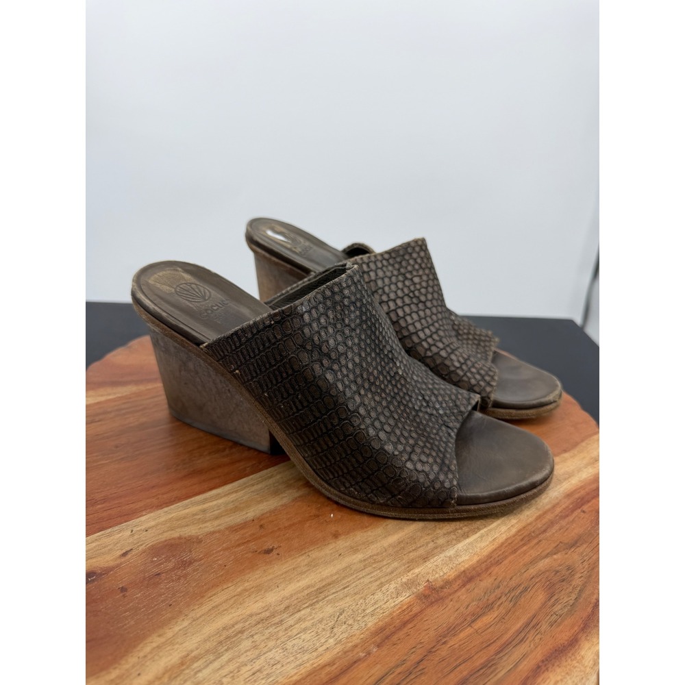 Coclico Aneme Wedge Mules Shoes 39 8.5 Brown Textured Leather Open Toe Wood Heel
